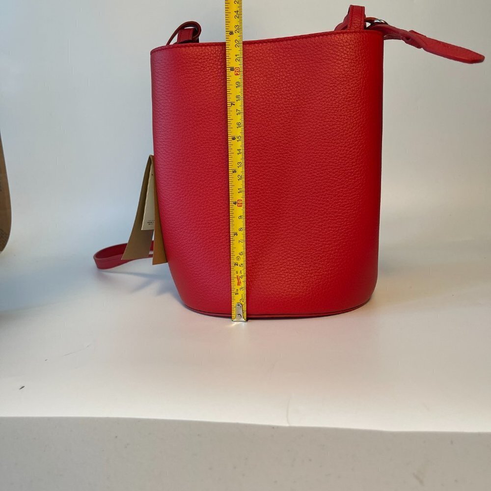 Burberry Lorne Red Pebbled Leather Bucket Crossbody Handbag Purse Bucket Bag‎ - Picture 15 of 16